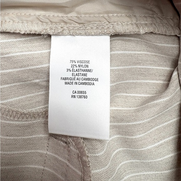 NWOT, Reitmans, The Iconic Beige & White Striped Capri Pants, 18 Regular - Picture 9 of 9